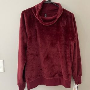 Gaiam sweatshirt in Windsor Wine size medium soft like a teddy bear!!!